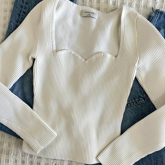 Babaton White Sweetheart Neckline Top ✨🦀 - Picture 2 of 6